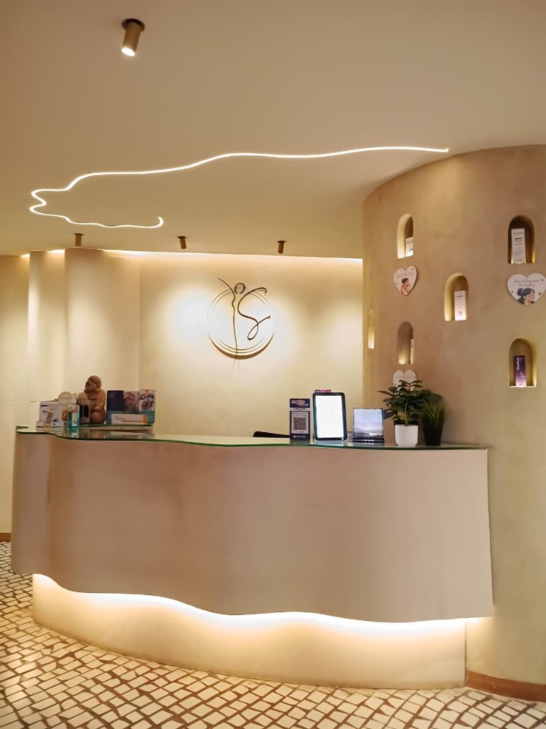 Reception desk at Skin N U Clinics, Kokapet